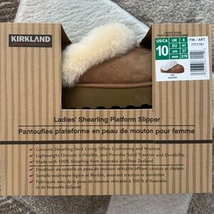 Kirkland Signature Tan Shearling Platform Slippers